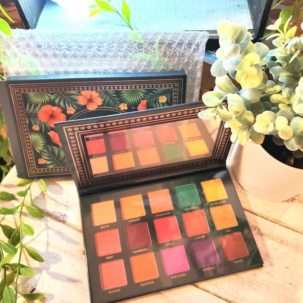 NIB* Ace Beaute Nostalgia Eyeshadow Palette. Original packaging 📦